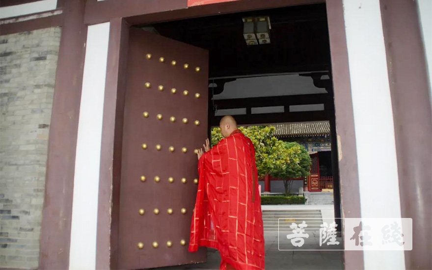 「法门寺」陕西法门寺有序开放首日举行升国旗仪式