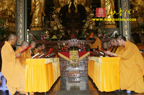 「南普陀寺」南普陀寺于每月初一日举行消灾植福共修法会