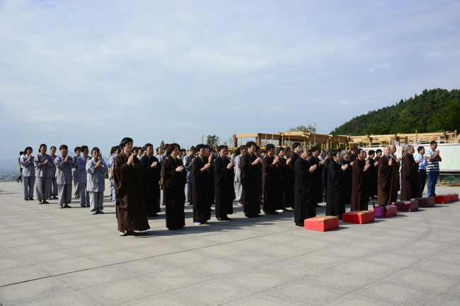 「佛教」浙江普陀百名居士朝礼东林大佛