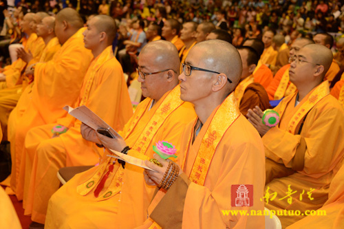 「佛教」庆祝澳门回归十五周年祈福法会圆满闭幕万人传灯祈福 「佛教」庆祝澳门回归十五周年祈福法会圆满闭幕万人传灯祈福