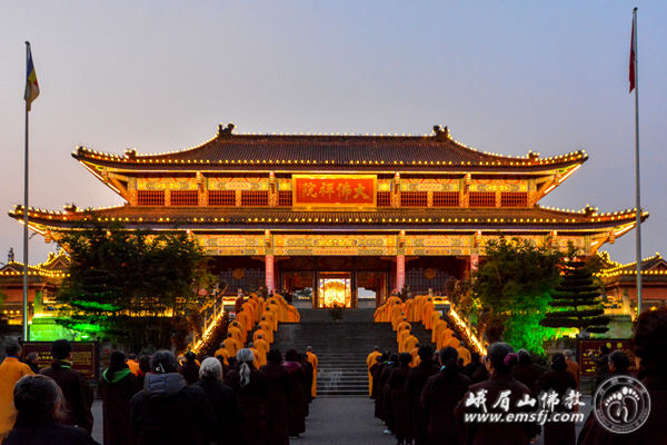 「佛教」峨眉山各寺举行佛事活动祈福恭祝元旦佳节
