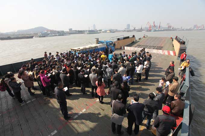 「放生功德」2012年4月4日清明节,弘化社于长江江阴段放生 「放生功德」2012年4月4日清明节,弘化社于长江江阴段放生
