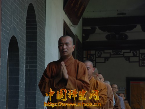 「佛教」广东南华禅寺第六届“禅悦行”夏令营：三步一拜、五体投地礼六祖