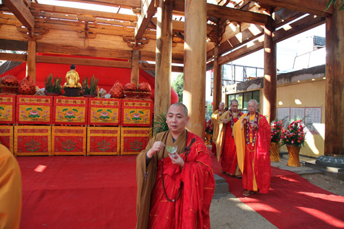 「福建厦门市」福建厦门市同安区拱莲古寺隆重举行天王殿上梁祈福法会 「福建厦门市」福建厦门市同安区拱莲古寺隆重举行天王殿上梁祈福法会