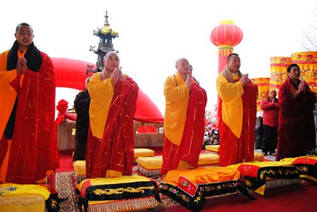 「佛教」青海大通感应寺举行迎请佛舍利安奉祈福法会