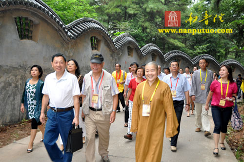 「奠基仪式」龙兴寺开光祈福法会暨敬安大师纪念馆奠基仪式隆重举行 「奠基仪式」龙兴寺开光祈福法会暨敬安大师纪念馆奠基仪式隆重举行