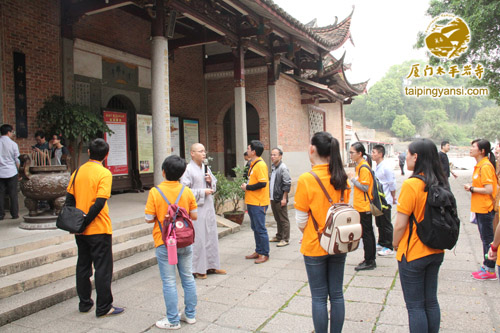 「佛教」福建厦门太平岩寺第四届初级青年佛学班全体学生朝礼莆田广化寺