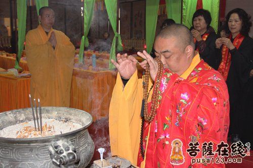 「报国寺」上海报国寺举行2013年三皈依受五戒法会