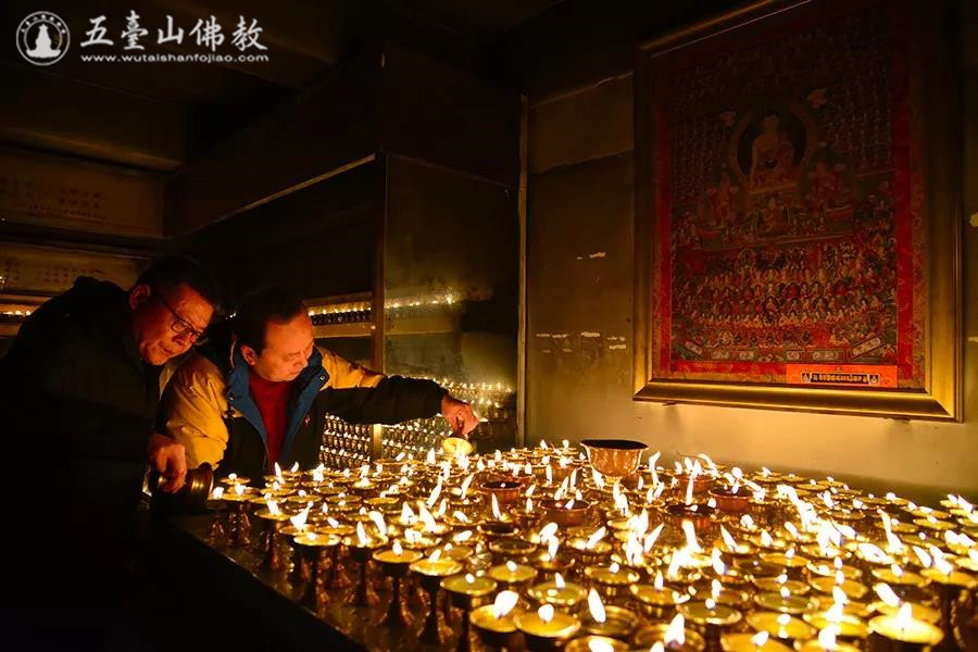 「五台山」五台山文殊洞举办第七届新年祈福朝圣行 三步一拜小朝台