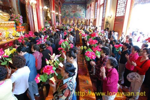 「佛教」甘肃兰州五泉山浚源寺隆重举行皈依仪式