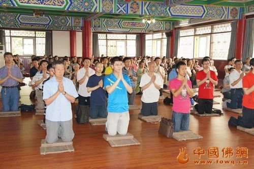 「佛教」重庆华岩寺隆重举行皈依法会