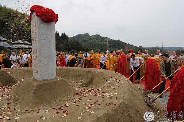 「佛教」浙江奉化永平资国禅寺隆重举行寺院恢复重建奠基洒净法会