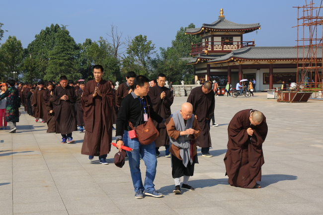 「潮阳」广东汕头市潮阳朝圣团朝礼江西东林大佛