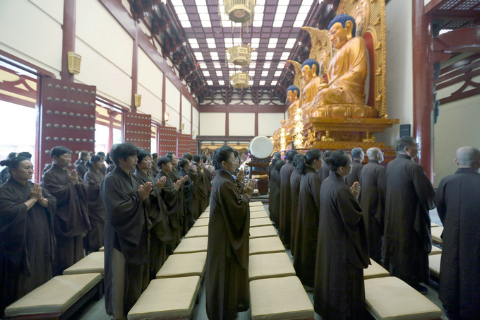 「佛教」天降甘露洗心垢 佛子虔敬礼弥陀