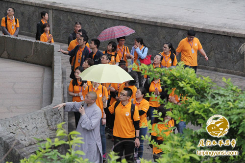 「佛教」福建厦门太平岩寺第四届初级青年佛学班全体学生朝礼莆田广化寺