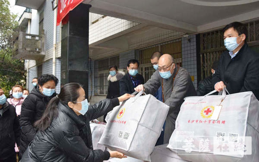 「慈善」湖南省佛慈基金会联合长沙市红十字会举行2021年迎新春博爱送万家活动 「慈善」湖南省佛慈基金会联合长沙市红十字会举行2021年迎新春博爱送万家活动