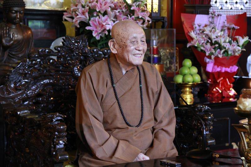 梦参老和尚于2010年9月25日参访成都文殊院(组图) 梦参老和尚于2010年9月25日参访成都文殊院(组图)
