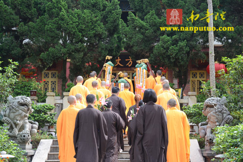 「南普陀寺」福建厦门南普陀寺隆重举行2016年首次传授三皈依法会