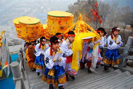 「佛教」青海大通感应寺举行迎请佛舍利安奉祈福法会