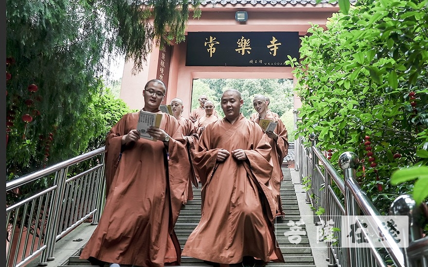 「佛教」浙江省嵊州市常乐寺和新昌县平顶寺僧众组织学习 「佛教」浙江省嵊州市常乐寺和新昌县平顶寺僧众组织学习