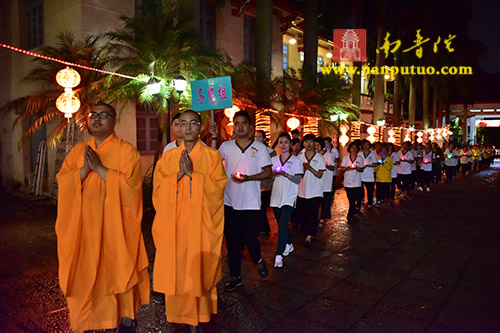 「南普陀寺」“普门示现·不忘初心”南普陀寺第九届义工培训大会圆满举行传灯法会 「南普陀寺」“普门示现·不忘初心”南普陀寺第九届义工培训大会圆满举行传灯法会