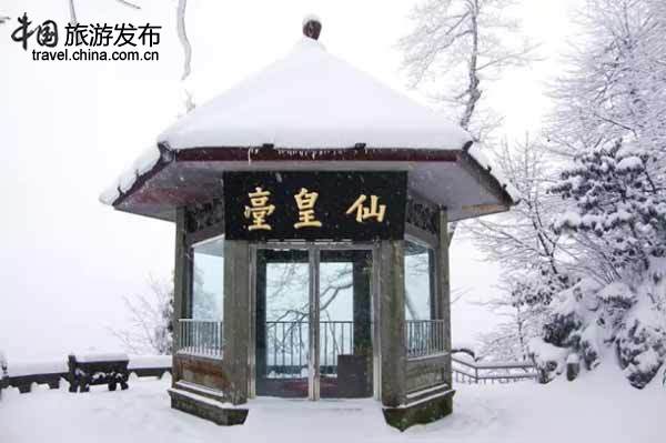 「佛教」远离尘垢的佛教净地 大雪为峨眉山古庙群添禅意