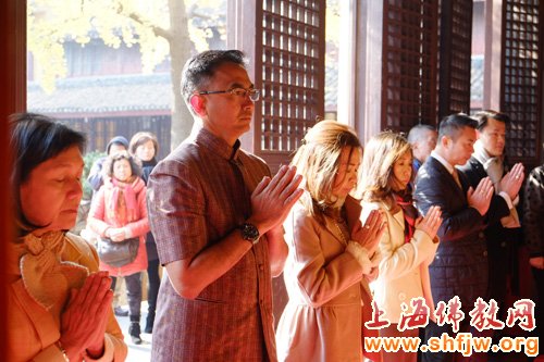 「佛教」泰国驻沪总领事前往上海龙华古寺为泰国国王祈福