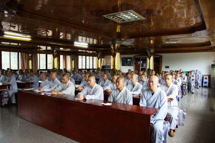 「研究生」福建佛学院隆重举行2011届研究生毕业典礼