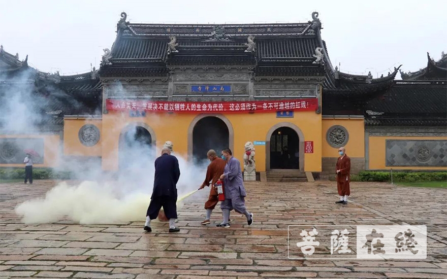 「消防」泰州宗教活动场所消防应急救援演习活动在南山律寺举行
