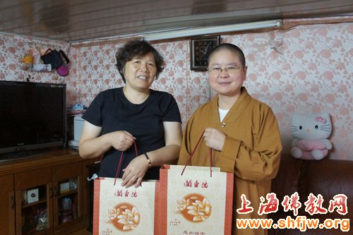 「中秋节」明月中秋佛家心 沉香阁中秋慰问社区老人