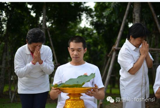 「佛教」（7.5）泰国法身寺第13届国际佛法薪传者短期出家活动