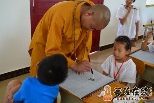 广东燕岩六祖古寺夏令营 教弟子百善孝为先