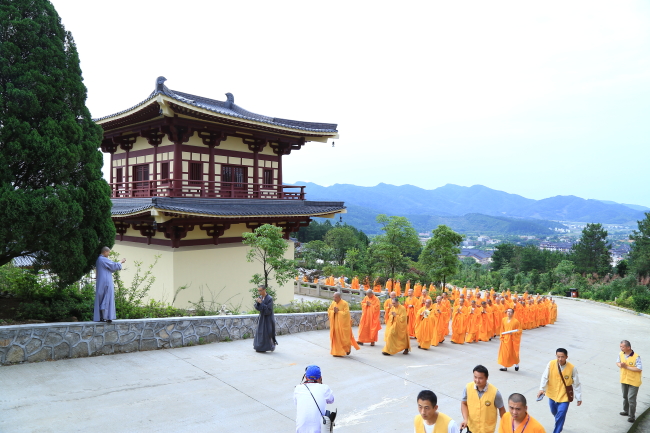「东林大佛」闽南佛学院学僧朝礼江西东林大佛