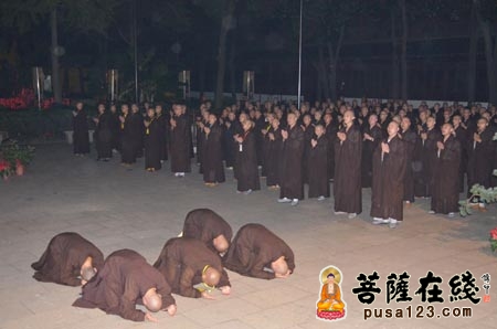 「佛教」觉醒大和尚为常州天宁禅寺新戒弟子作沙弥忏摩