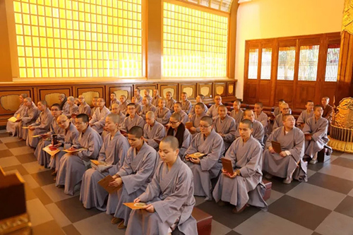 「佛教」闽南佛学院女众部本三班到虎溪岩寺拓展课外丛林实务参学 「佛教」闽南佛学院女众部本三班到虎溪岩寺拓展课外丛林实务参学