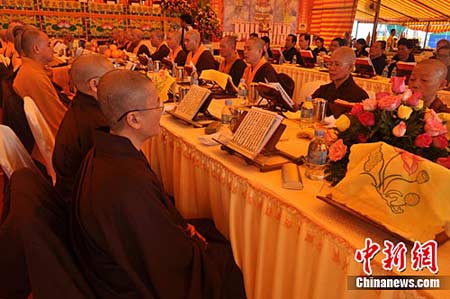 「钻石」柬埔寨举行祈福法会 多国僧人为踩踏遇难者超度