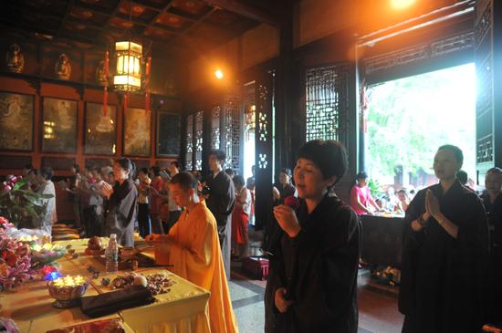 「观音」文殊院2014年观世音菩萨成道日法会再现万人盛况 「观音」文殊院2014年观世音菩萨成道日法会再现万人盛况