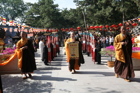 「灵光寺」北京灵光寺佛牙舍利塔对信众开放