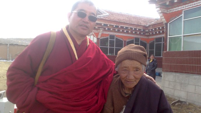 「扎西」圣地莲花开：母亲的垂念与儿子的一吻！