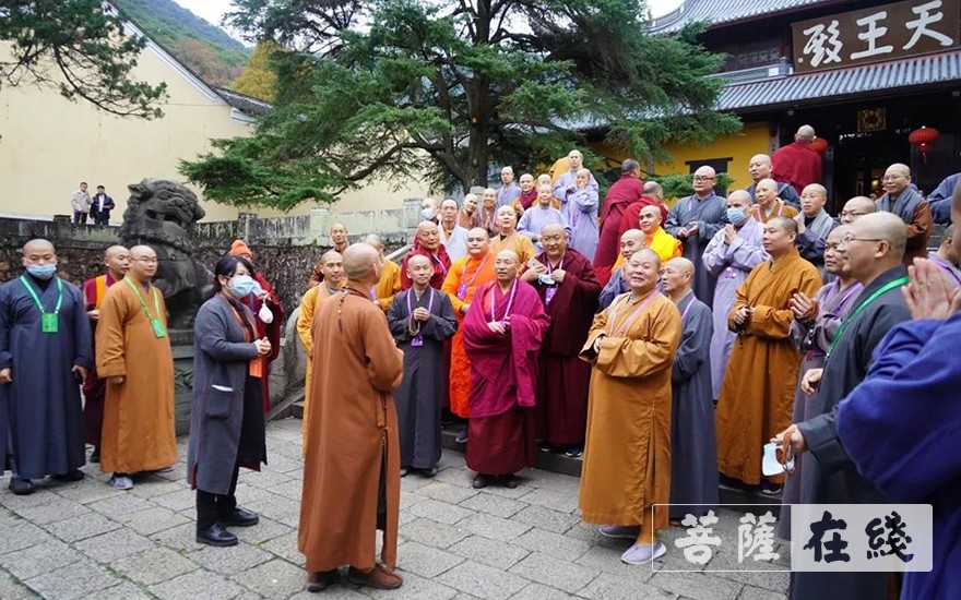 「佛教」第二届全国佛教院校“优秀教师”荣誉称号获得者参访天童禅寺 「佛教」第二届全国佛教院校“优秀教师”荣誉称号获得者参访天童禅寺