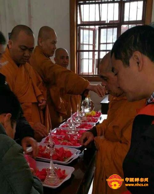 「释迦牟尼」越南丛福寺朝圣团来广东南华寺参拜六祖大师并供养佛陀舍利 「释迦牟尼」越南丛福寺朝圣团来广东南华寺参拜六祖大师并供养佛陀舍利