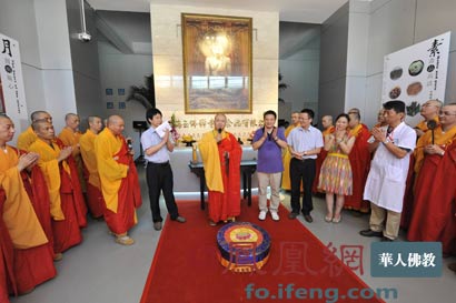上海玉佛禅寺举行2013净素月饼洒净开炉仪式