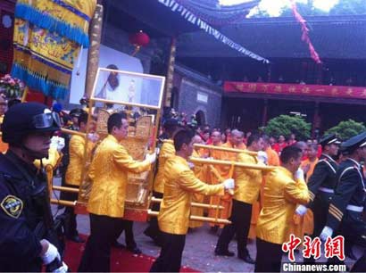 「佛教」佛顶骨舍利首出巡 赴港澳启程法会在江苏南京栖霞寺举行