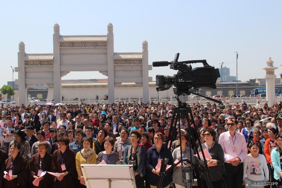 「宝林」江苏常州市武进区宝林禅寺为尼泊尔地震灾区民众祈福