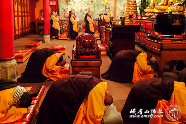 「佛教」峨眉山各寺举行多种法会恭祝阿弥陀佛圣诞