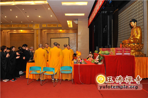 「佛教」上海玉佛禅寺举行觉群共修小组供僧大法会