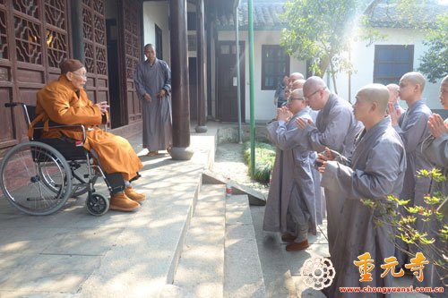 「灵岩山」苏州寒山书院全体学僧三步一叩朝拜苏州灵岩山