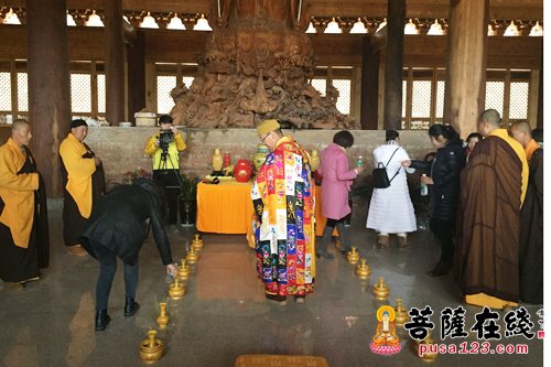 「宝泉」崇化大和尚为宝泉寺千手观音造像进行神圣的装藏仪式