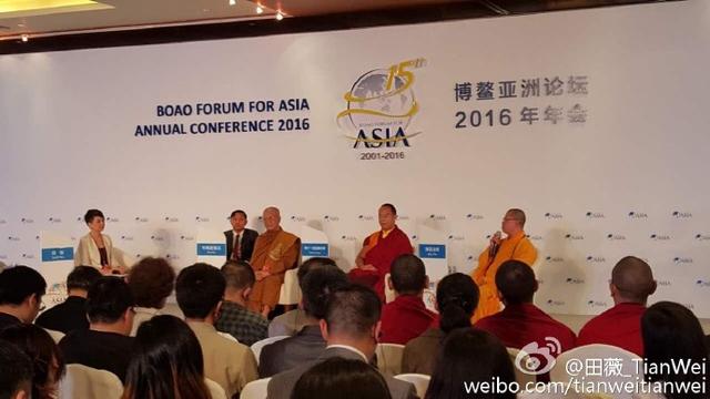 「班禅喇嘛」班禅现身博鳌 为何主持人直呼“穿越”？
