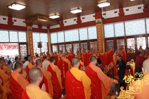 「佛教」新加坡佛教总会副主席法照大和尚一行在太平岩寺举行斋僧植福法会